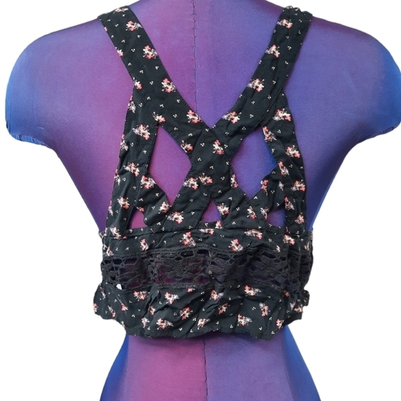 Free People Crop Top V-Back Crocheted Lace Cut Out Floral Size XS Women's - Picture 5 of 9